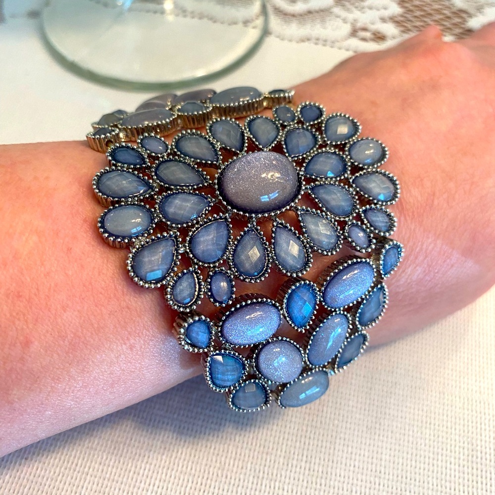 3/$15🎀 GORGEOUS BLUE STONE STRETCH BRACELET